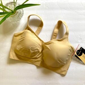 Truekind / Daily comfort wireless shaper bra in beige.